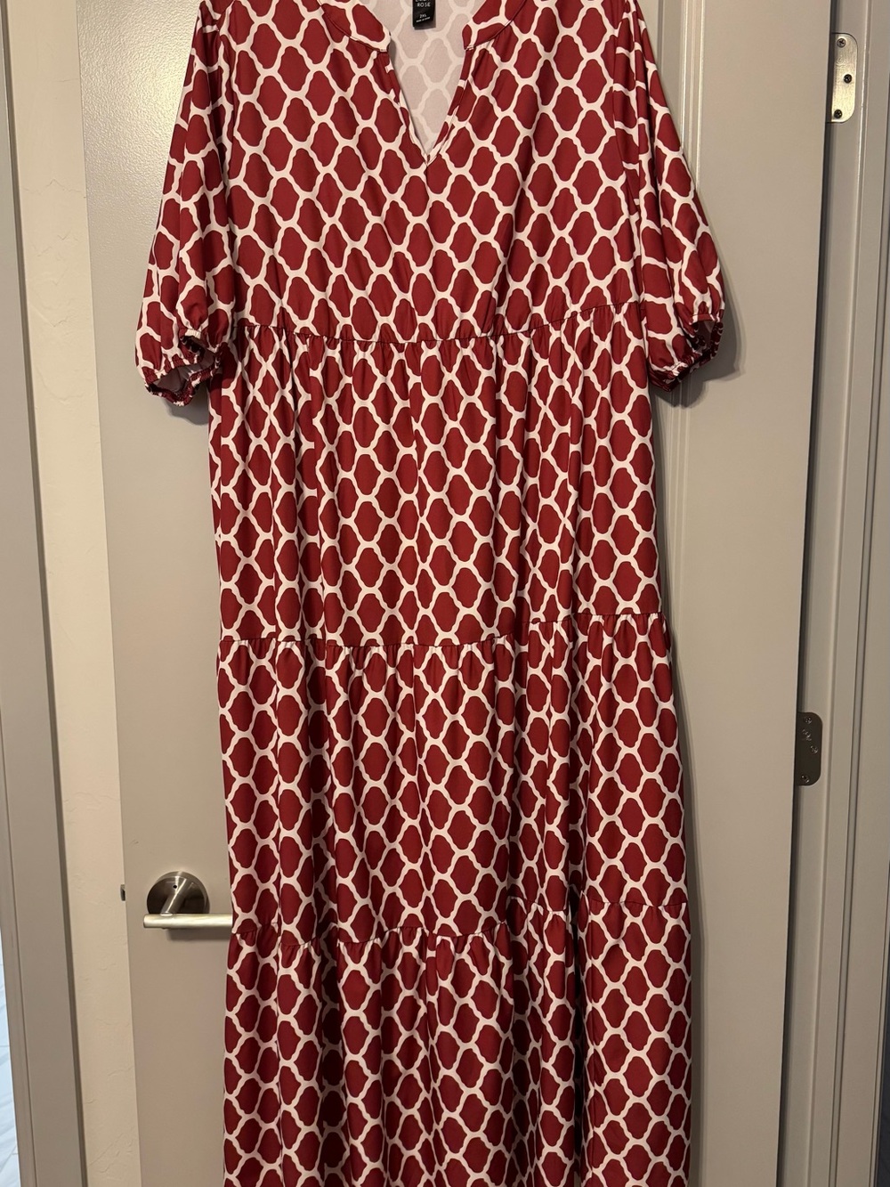 Shein Crimson Geometric Tiered Dress with V-Neck and Pockets
